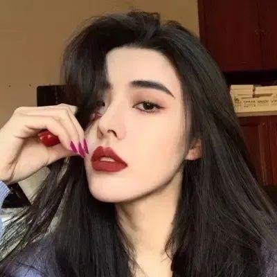 拿针的女孩
